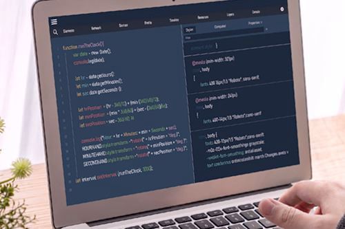 Programista programujący w języku java